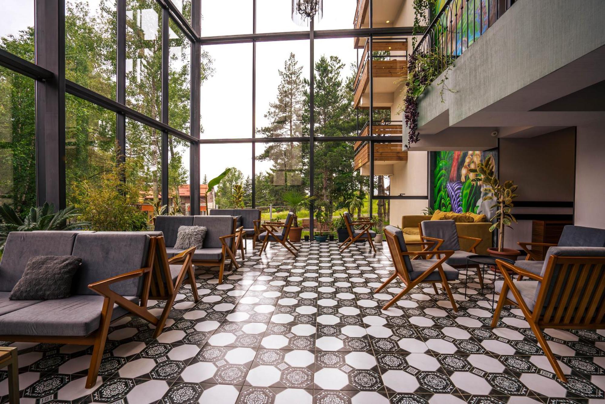 Bakuriani Inn Otel 5*